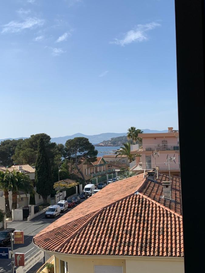 Plage A 200 Metres. Vue Mer Et Esterel ! Renove Apartment Saint-Raphael  Bagian luar foto